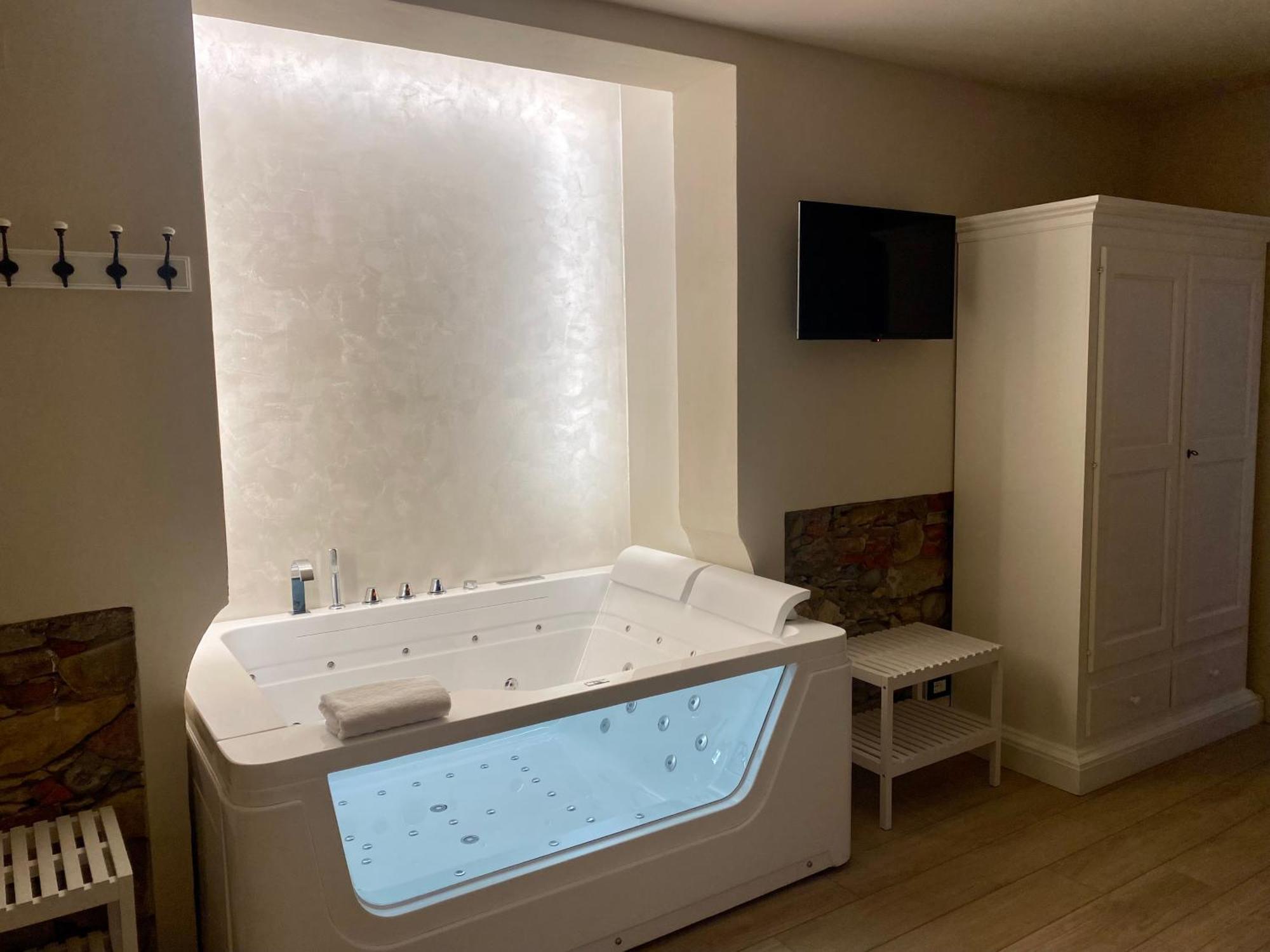 Il Tiglio Jacuzzi&sauna Couette-café
