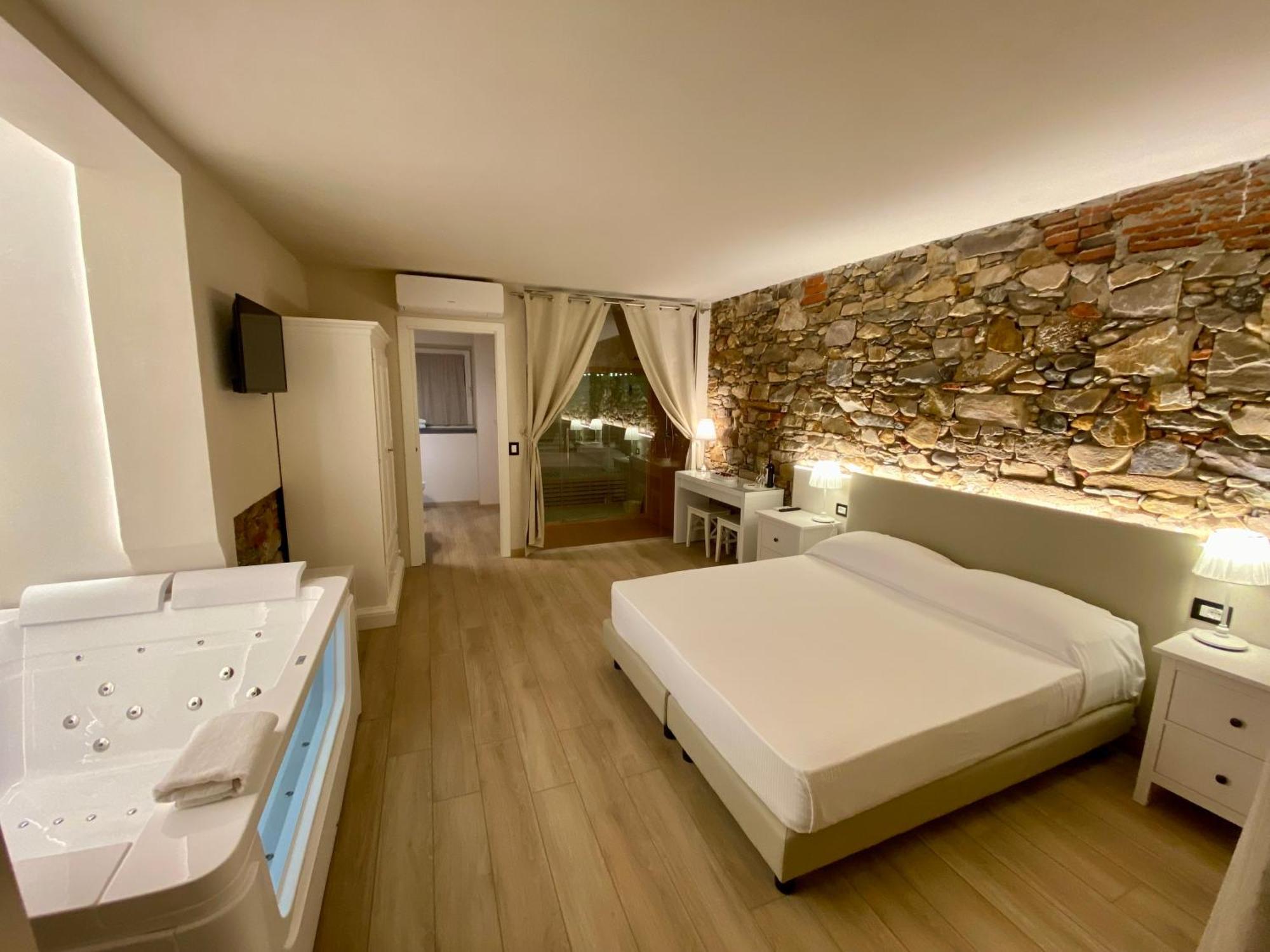 Il Tiglio Jacuzzi&sauna * Lucques