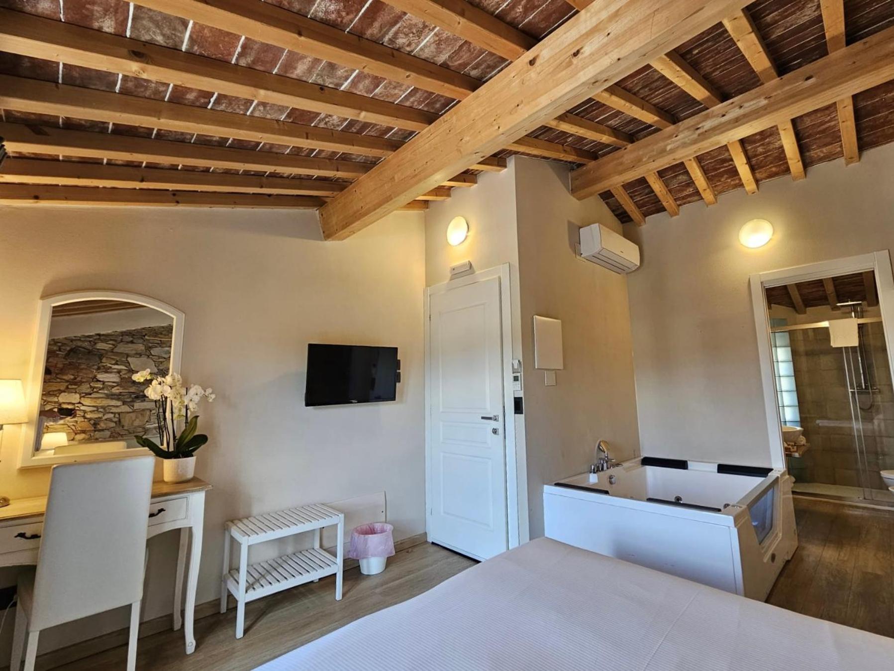 Il Tiglio Jacuzzi&sauna * Lucques